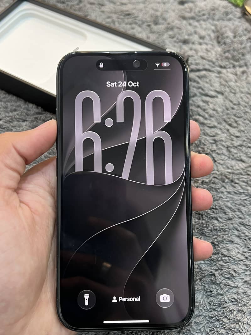 Apple iPhone 16 5