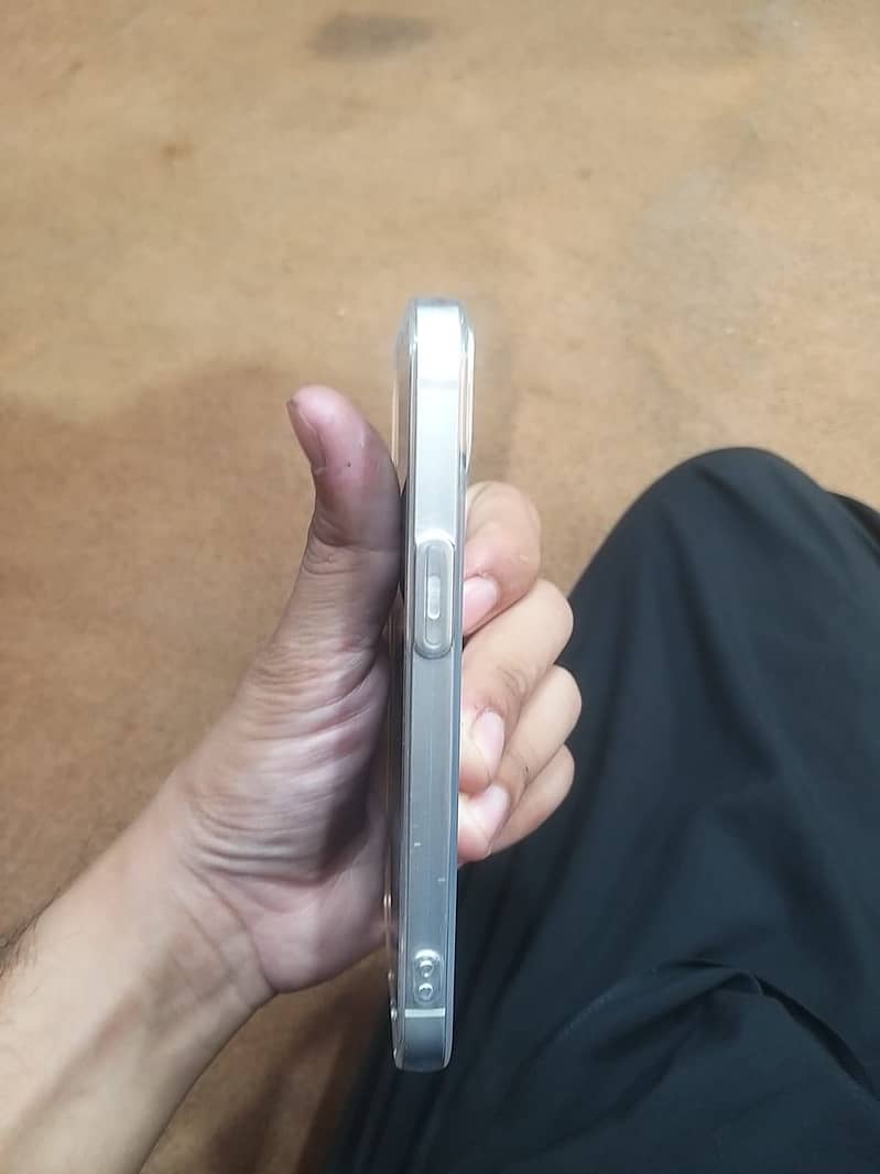 Apple iPhone 13 1