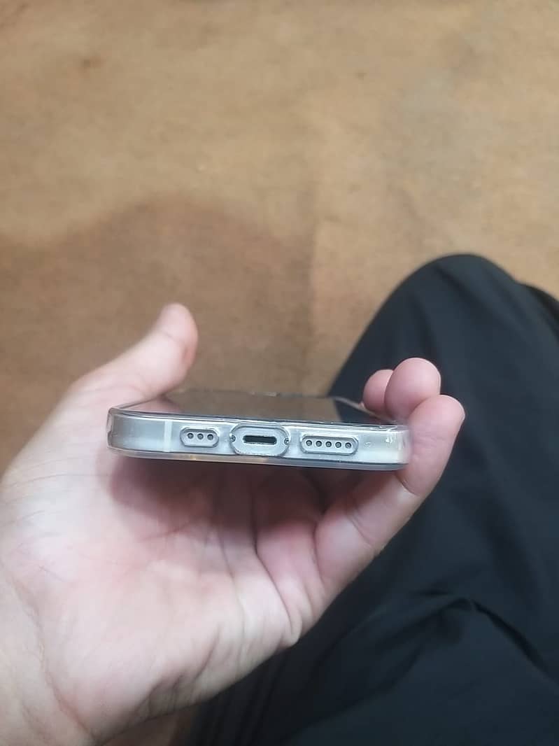 Apple iPhone 13 2