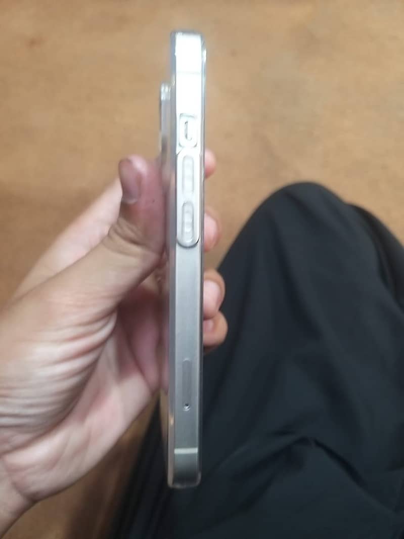 Apple iPhone 13 3