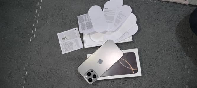 Apple iPhone 16 Pro Max natural titanium with box