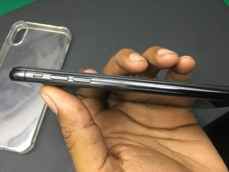Apple iPhone X 3