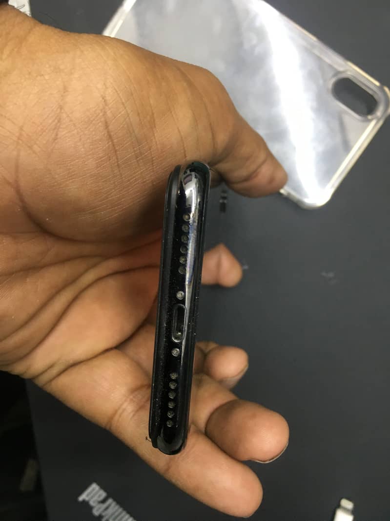 Apple iPhone X 4