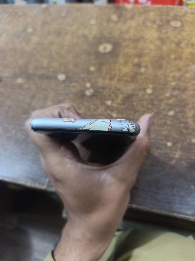 Apple iPhone 11 3