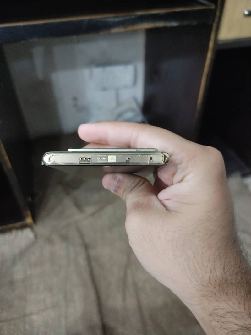 Infinix Note 40 Pro 4