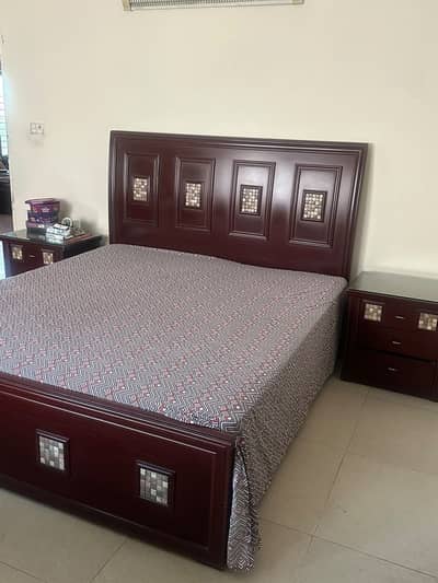 Luxury Wooden King Size Bed Set with Dressing Table & Side Tables