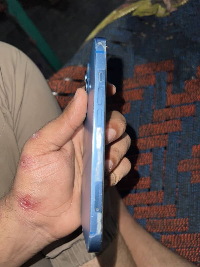 Apple iPhone 13 2