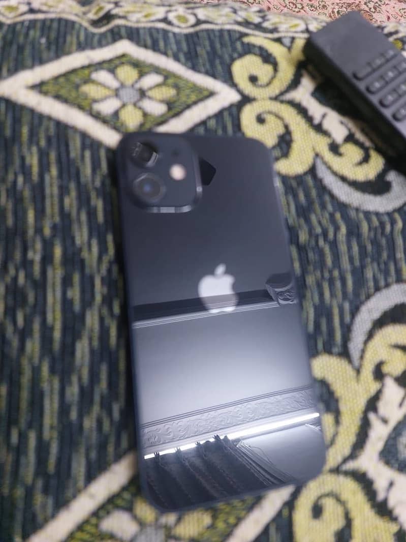 Apple iPhone 12 mini 4