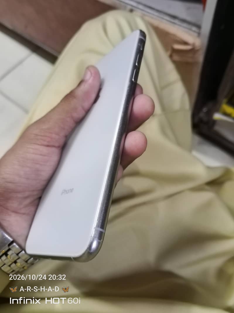 Apple iPhone XS Max 3