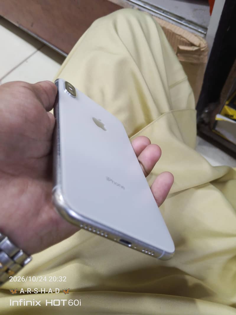 Apple iPhone XS Max 4