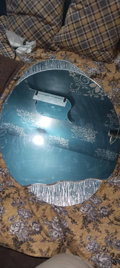 Mirror urgent sale 3.5 bye 2.5 feet size