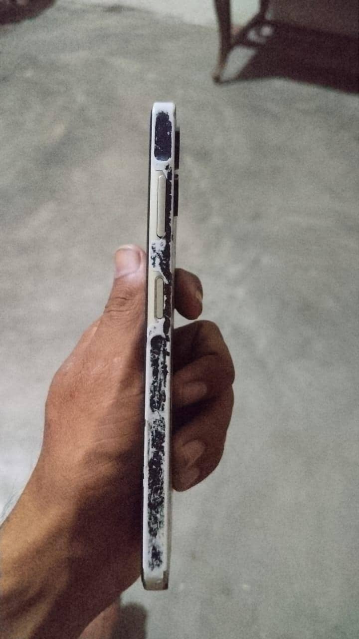 Samsung Mobile A06 3