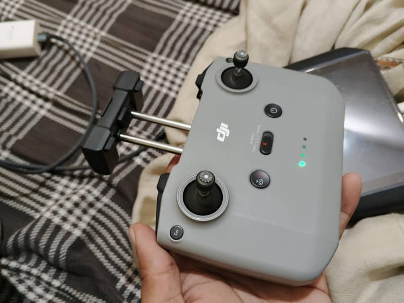 DJI drone remote 1