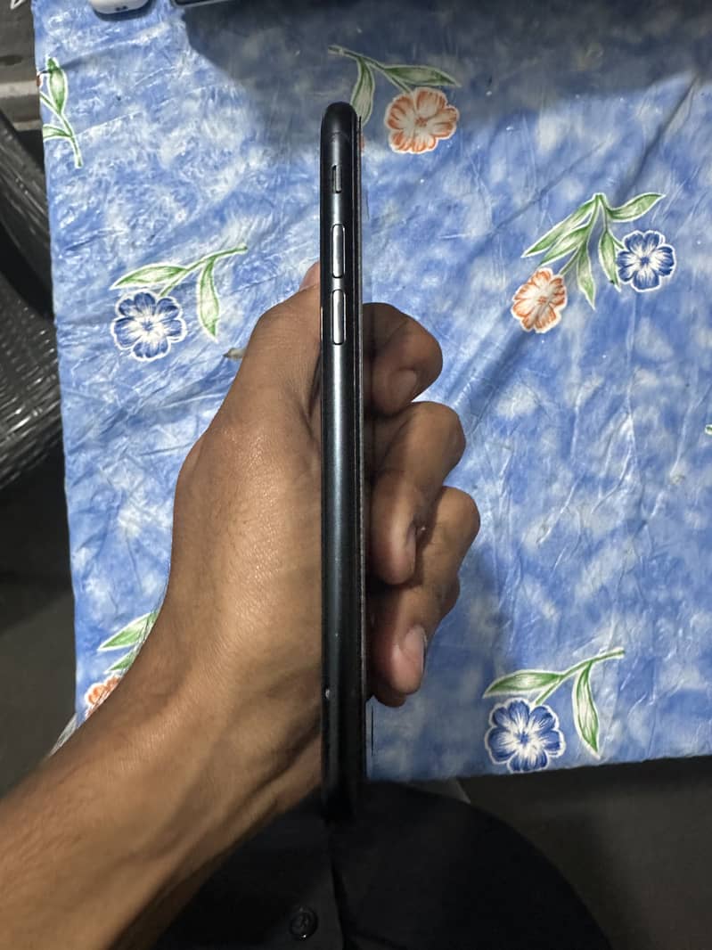 Apple iPhone SE 3rd gen 1