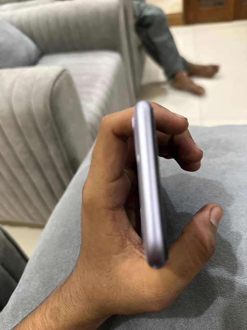 Apple iPhone 11 3
