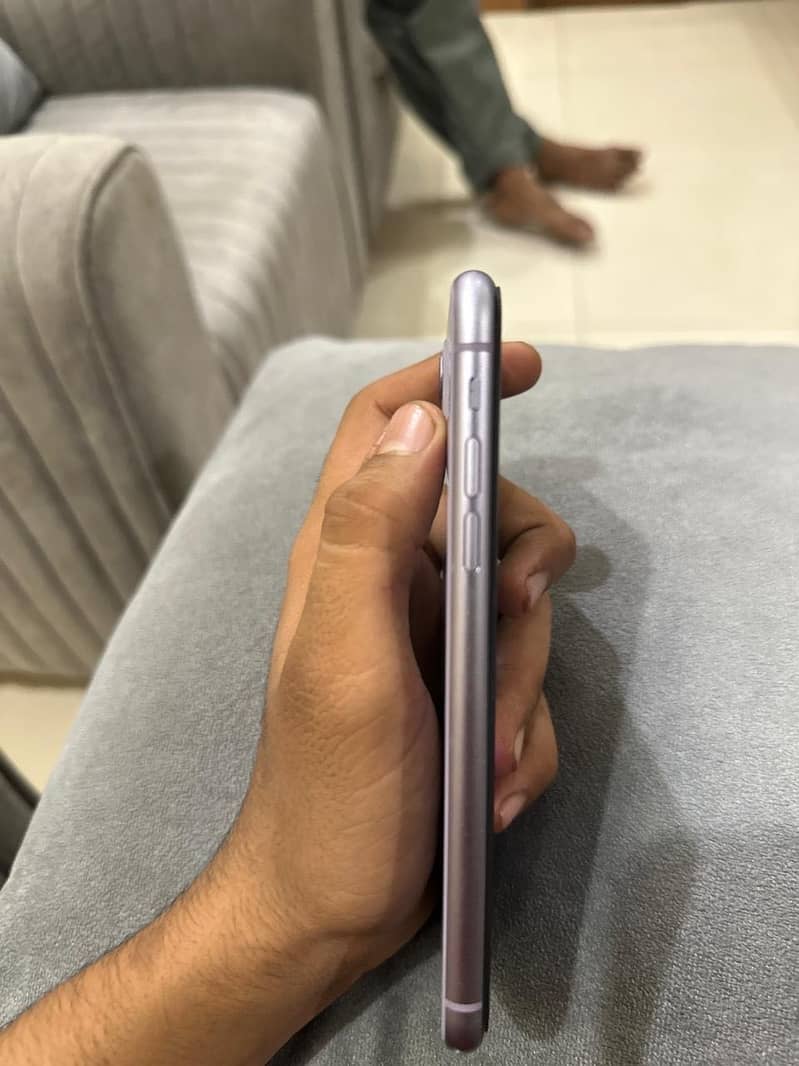 Apple iPhone 11 4