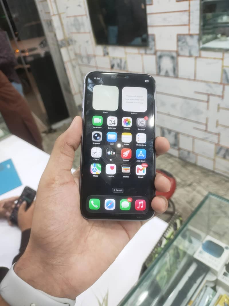 Apple iPhone 11 4