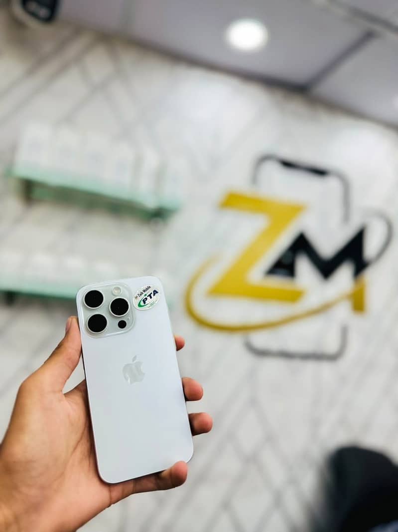 Apple iPhone 15 Pro 0