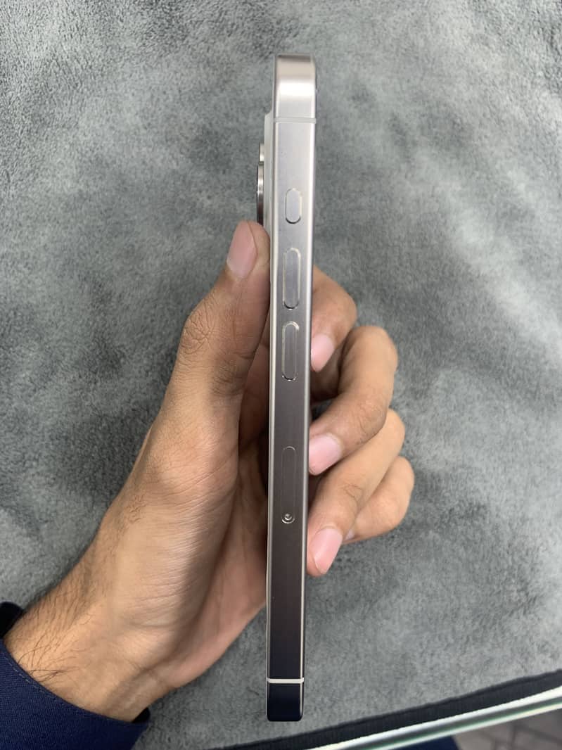 Apple iPhone 15 Pro 1
