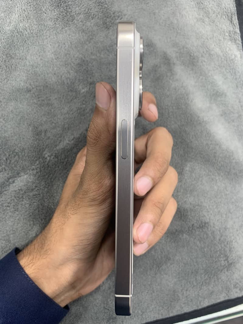 Apple iPhone 15 Pro 2