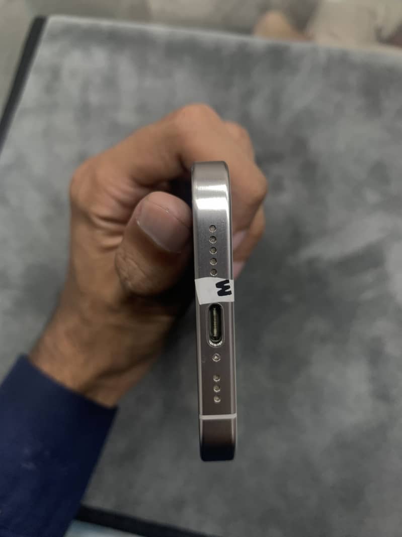 Apple iPhone 15 Pro 4