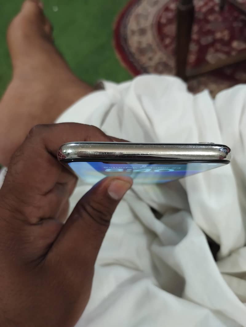 Apple iPhone X 4