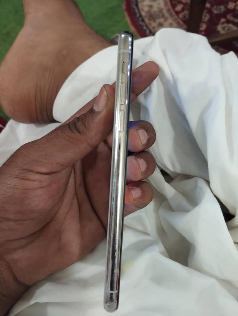 Apple iPhone X 5
