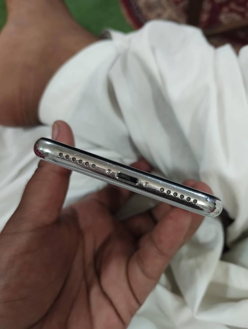 Apple iPhone X 6