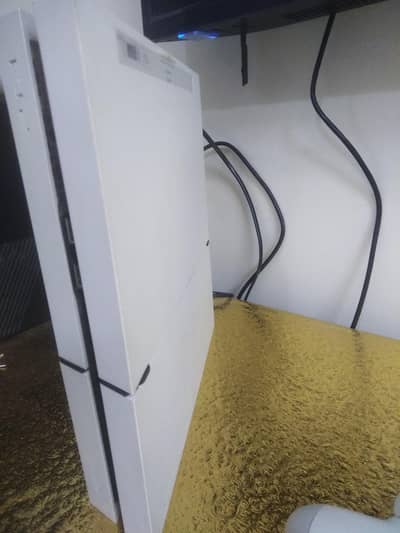 ps4 fat with 2 controller
