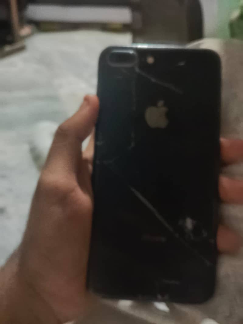 Apple iPhone 8 Plus 1