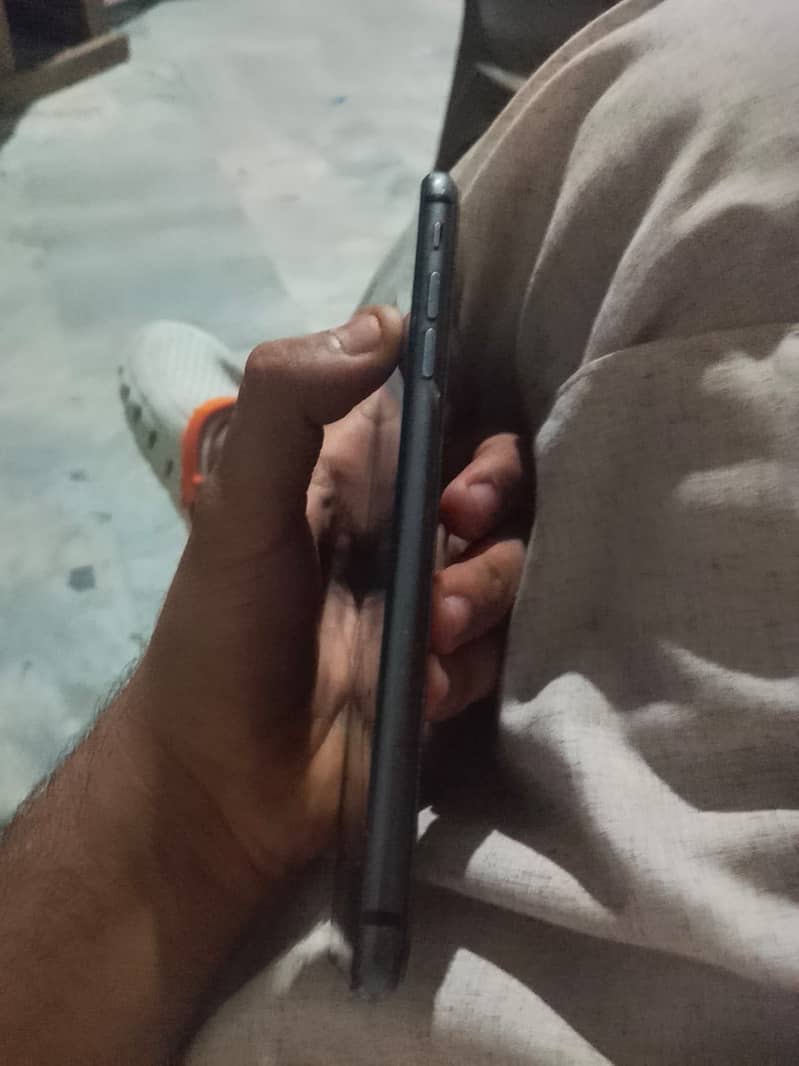 Apple iPhone 8 Plus 4