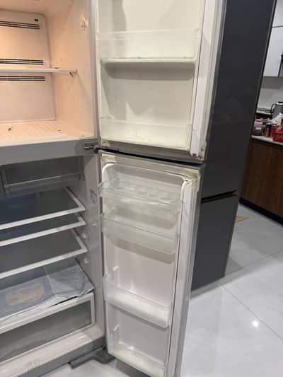 Hitachi fridge good working condition