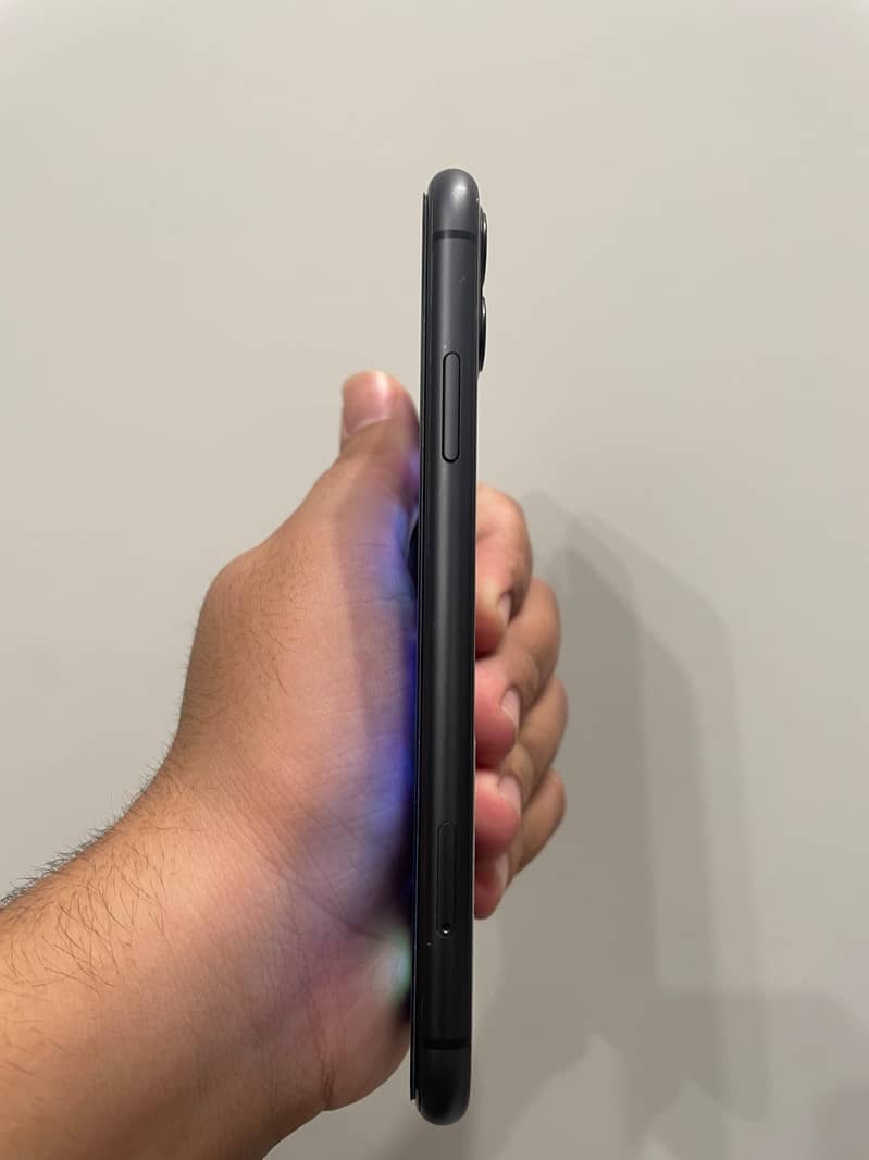 Apple iPhone 11 3