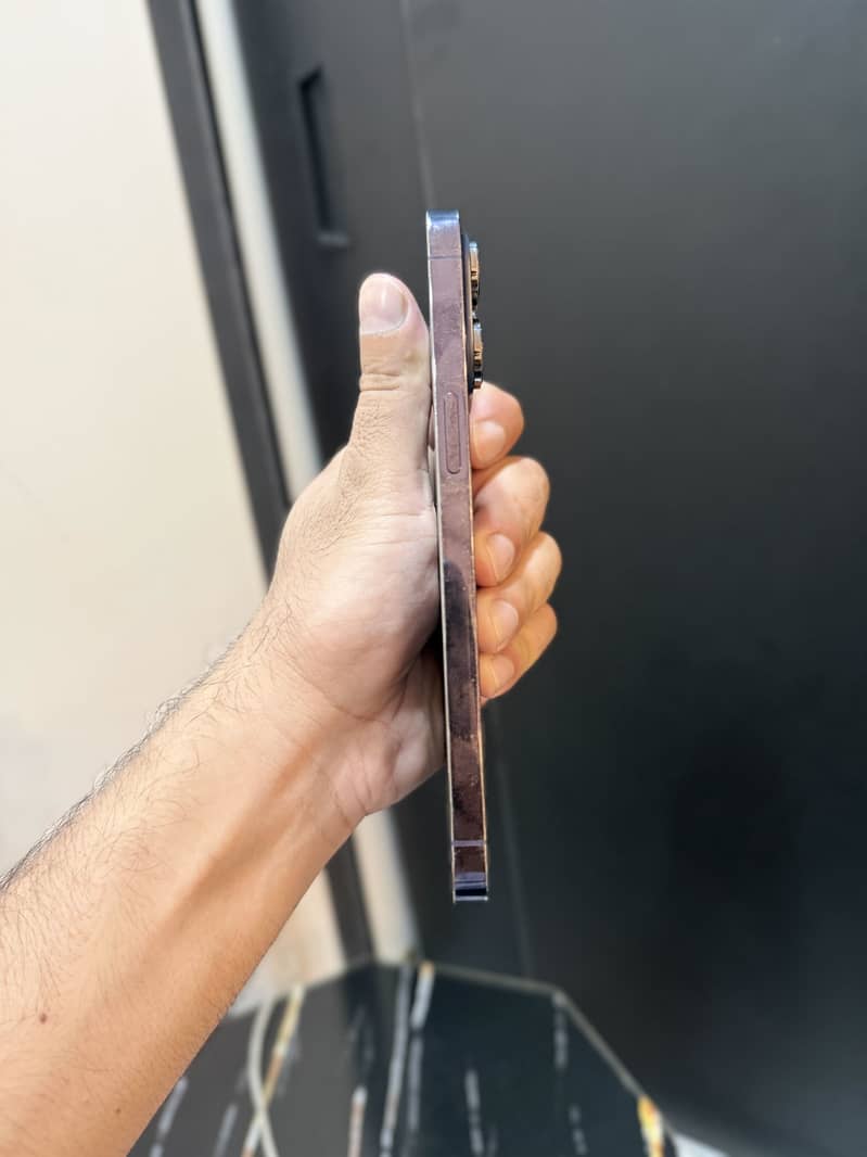 Apple iPhone 14 Pro Max 2