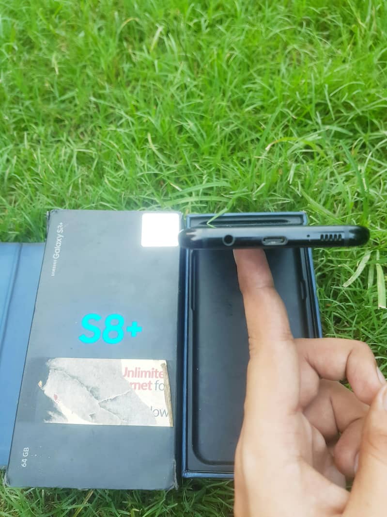 Samsung Mobile S8 Plus 5