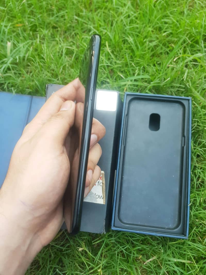 Samsung Mobile S8 Plus 9
