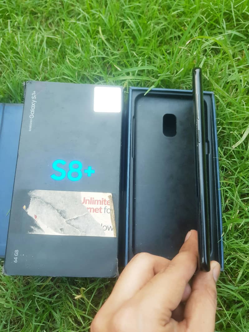 Samsung Mobile S8 Plus 10