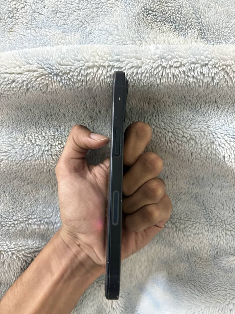 Apple iPhone 13 2
