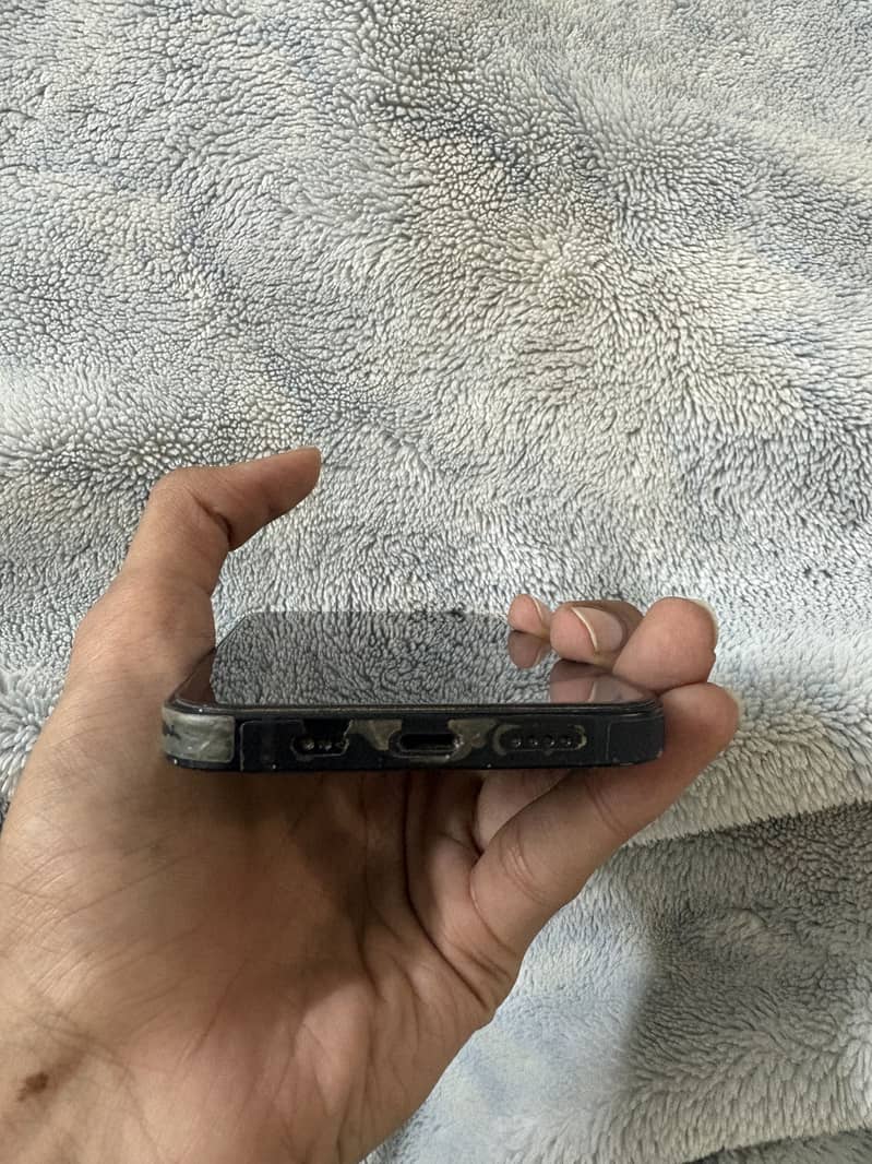 Apple iPhone 13 5