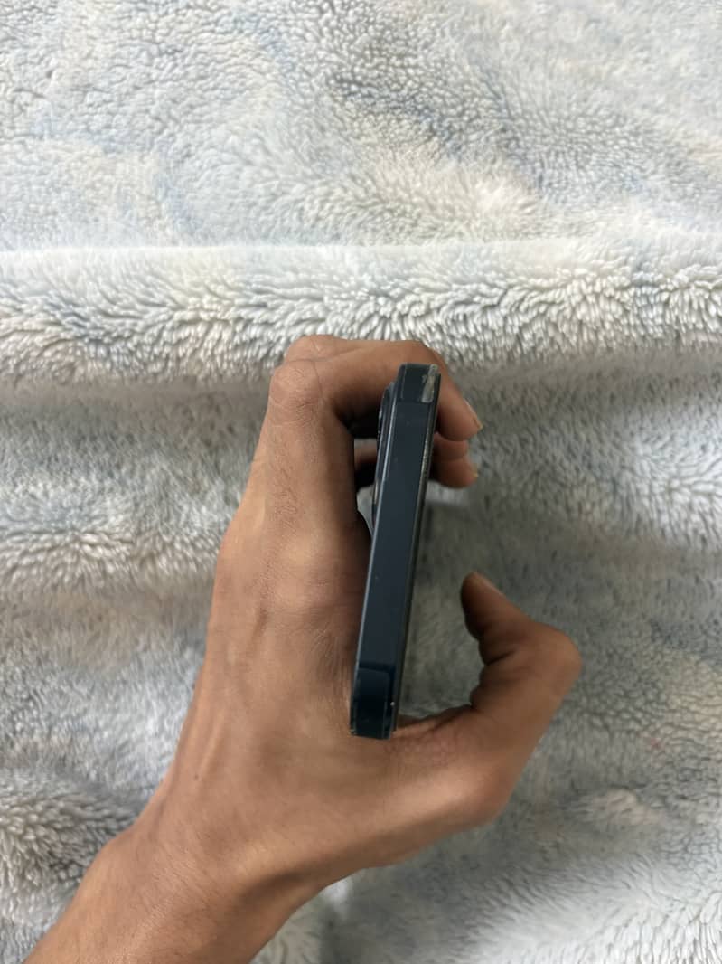 Apple iPhone 13 6