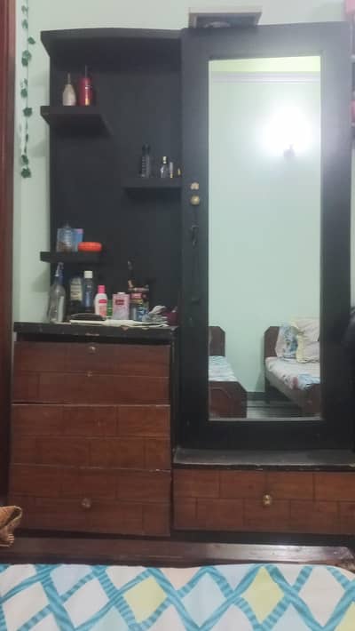 Dressing table with drawers
