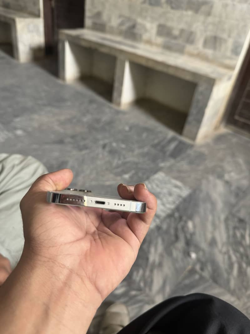 Apple iPhone 14 Pro Max 1