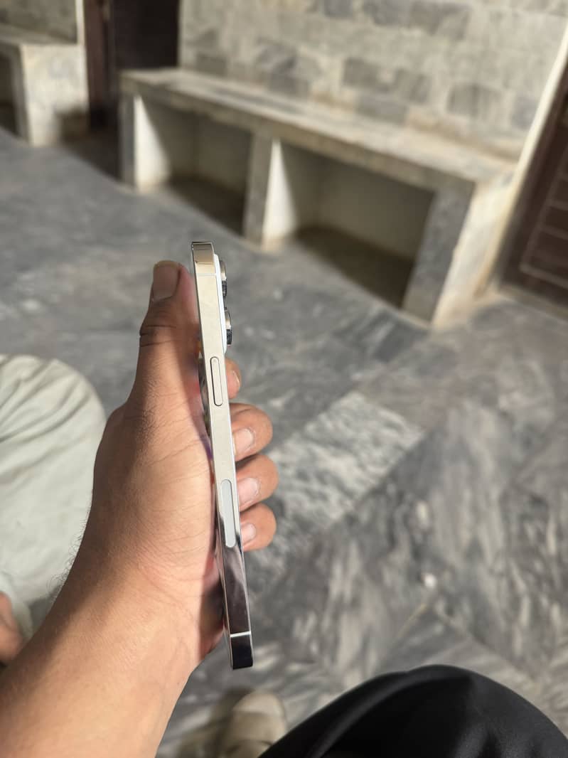 Apple iPhone 14 Pro Max 6