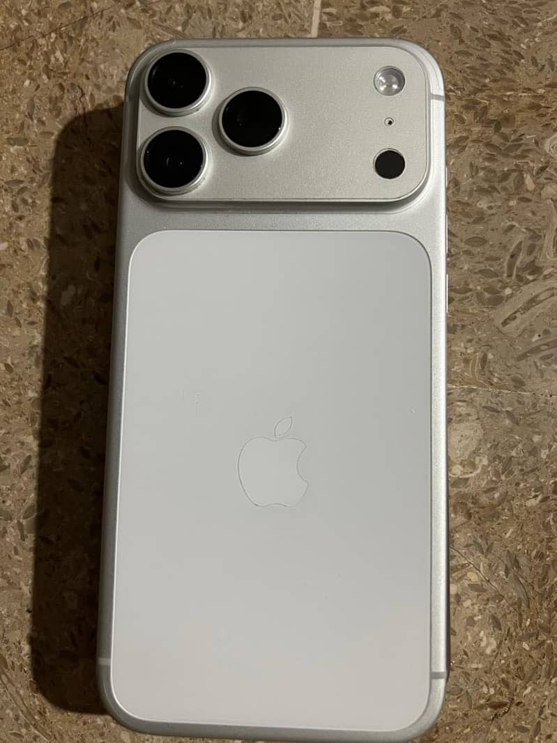 Apple iPhone 17 Pro Max 2