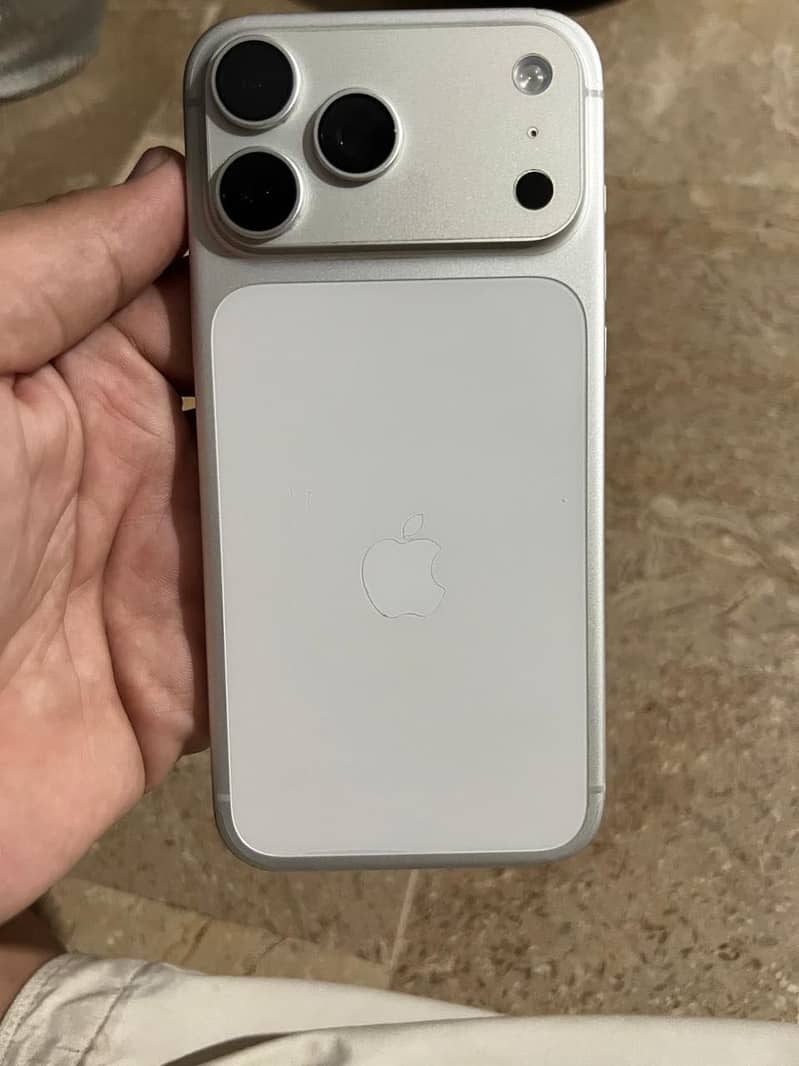 Apple iPhone 17 Pro Max 8
