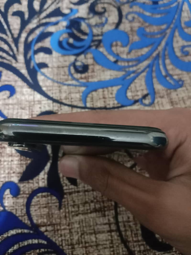 Apple iPhone X 4