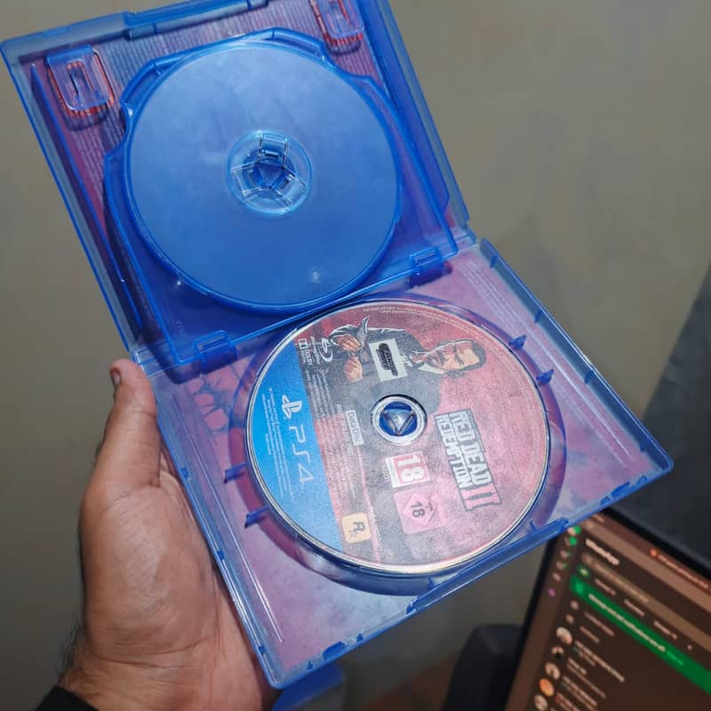 Red Dead Redemption 2 PS4 Disc - Mint Condition 1