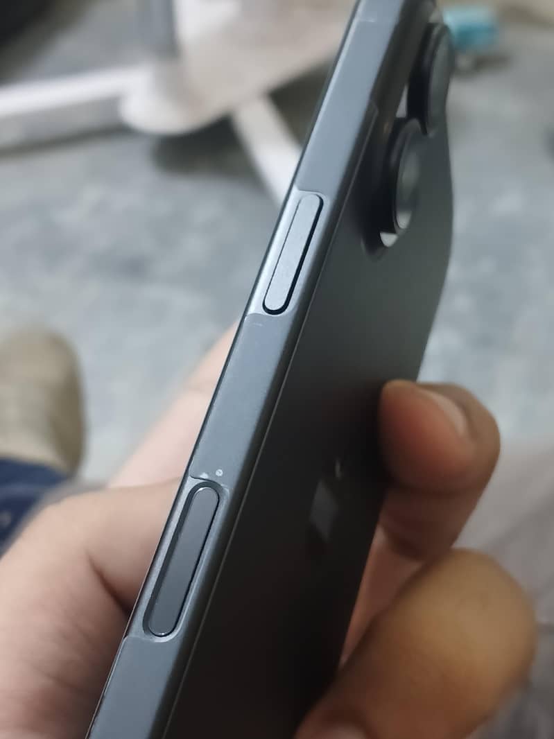 Apple iPhone 16 4
