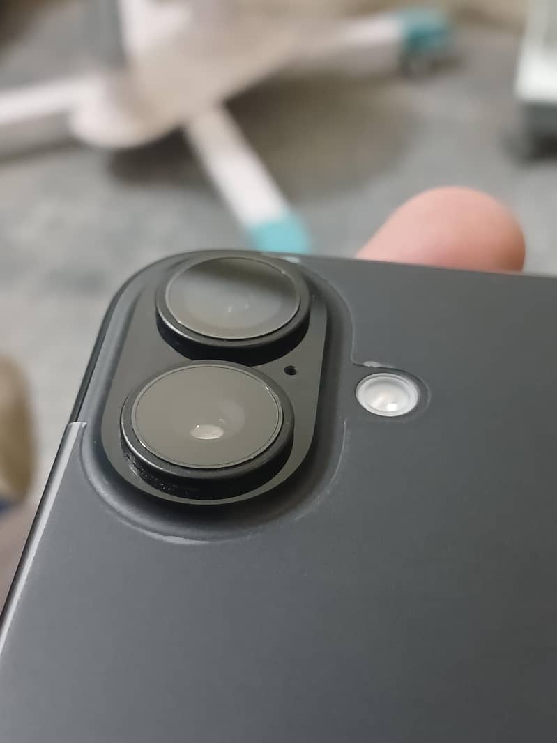 Apple iPhone 16 3
