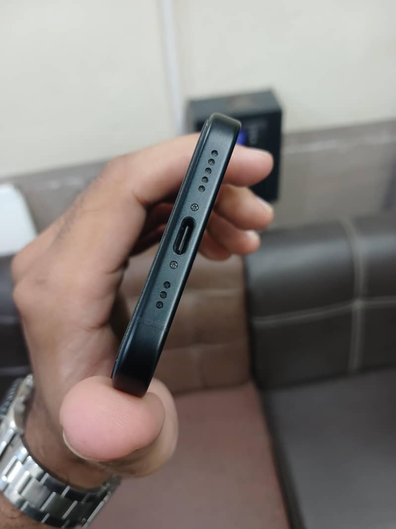 Apple iPhone 16 7
